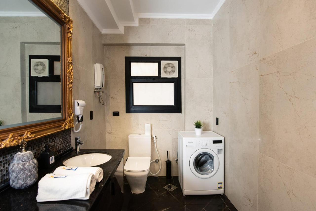 The Bold Parisian House - Steps From The Best Mall In Кайро Екстериор снимка