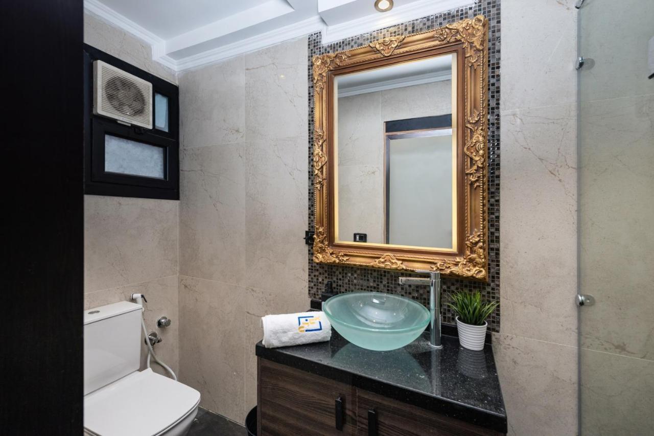 The Bold Parisian House - Steps From The Best Mall In Кайро Екстериор снимка